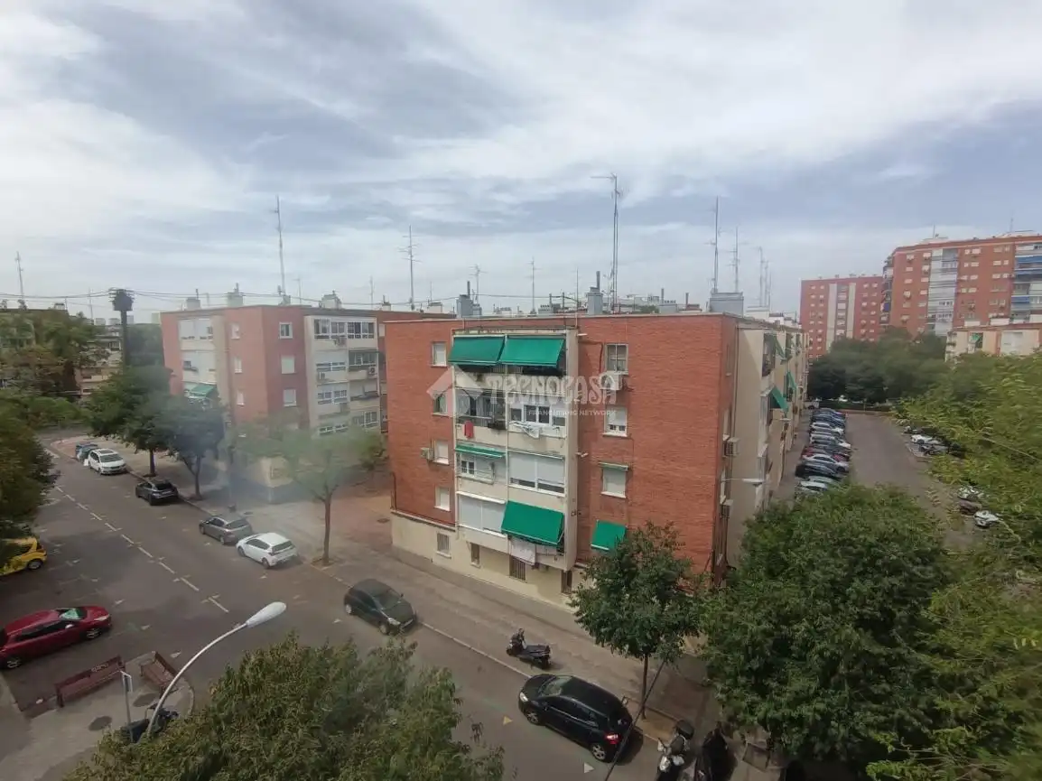 Vista exterior de Piso en venta en Madrid con Terraza