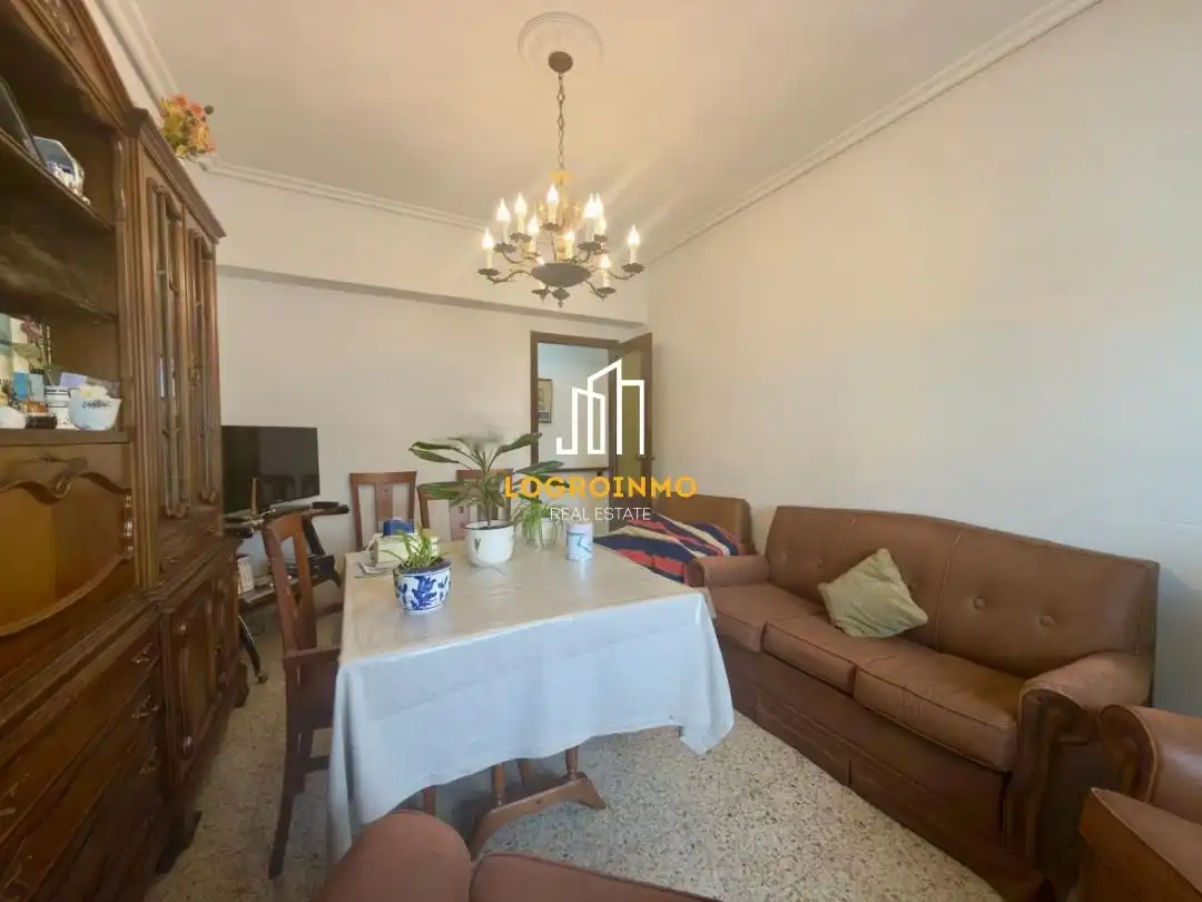 Sala de estar de Piso en venta en  Logroño con Calefacción, Amueblado y Balcón