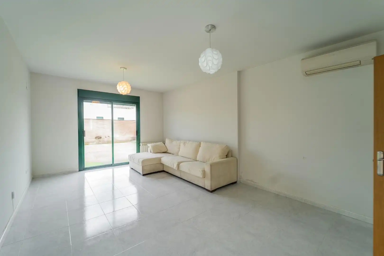 Sala de estar de Casa adosada en venta en Magán con Aire acondicionado, Calefacción y Jardín privado