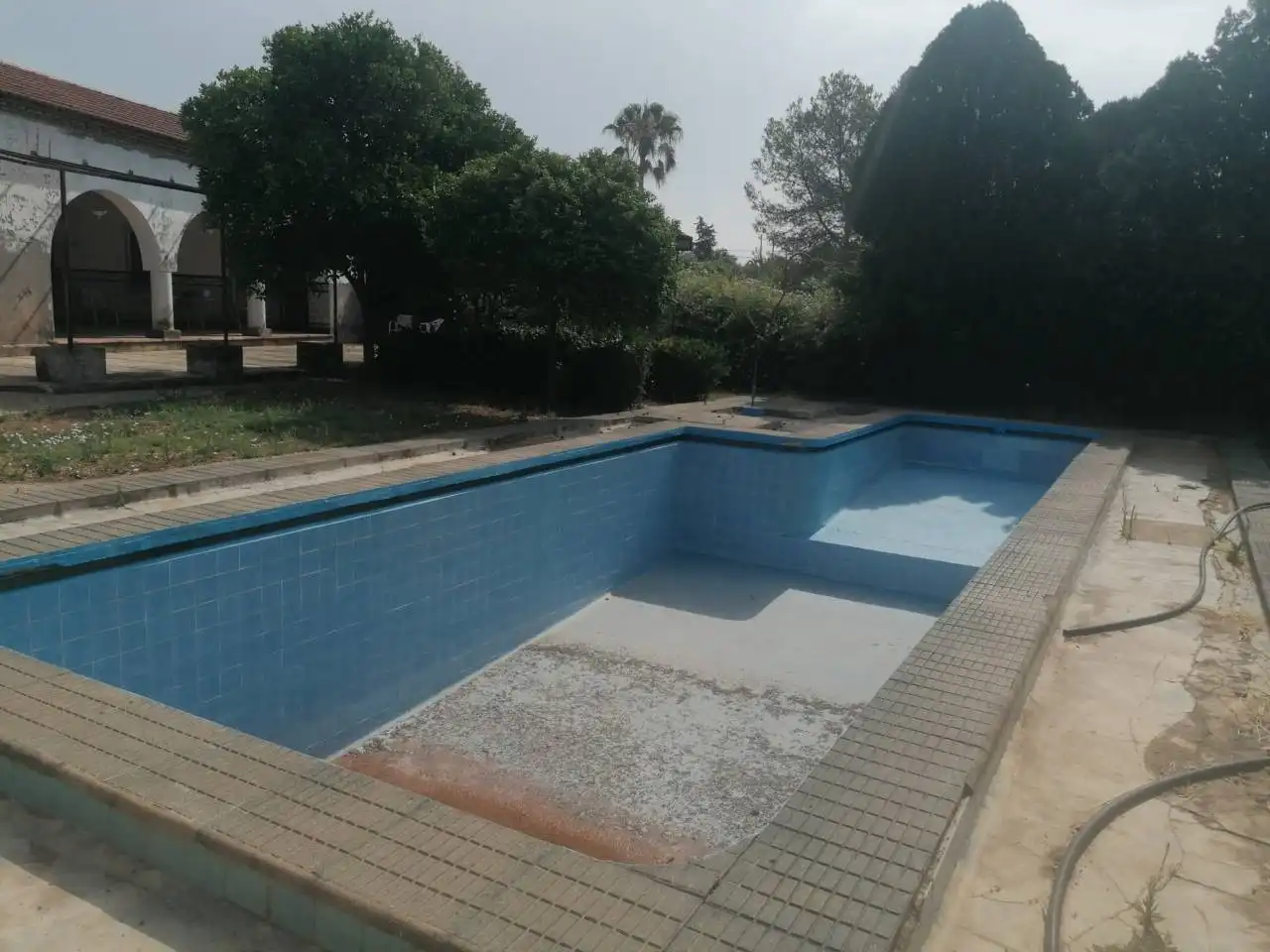 Piscina de Casa o xalet en venda en Dos Hermanas amb Jardí privat, Terrassa i Piscina