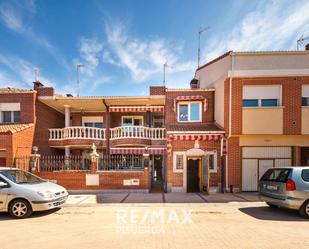 Exterior view of Single-family semi-detached for sale in Santovenia de Pisuerga  with Heating, Terrace and Furnished