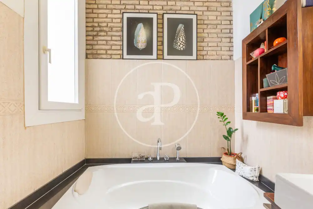 Baño de Piso en venta en Valencia con Aire acondicionado, Calefacción y Terraza