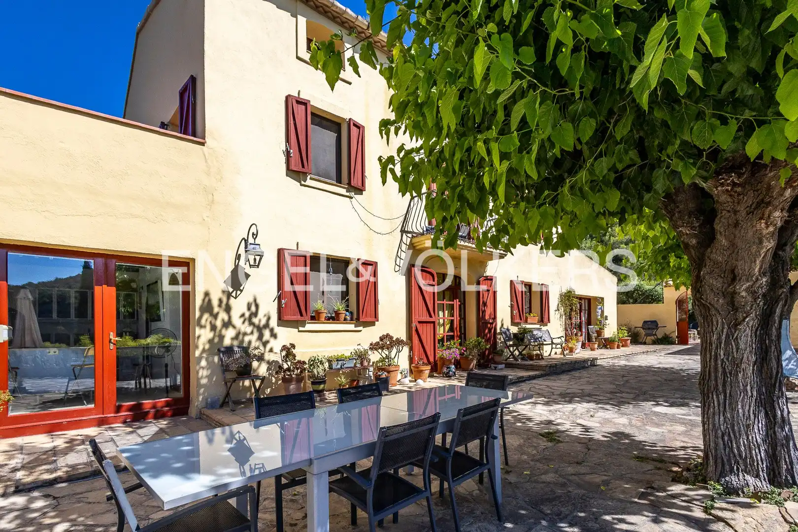 Vista exterior de Casa o xalet en venda en Torrelles de Foix amb Calefacció, Jardí privat i Terrassa