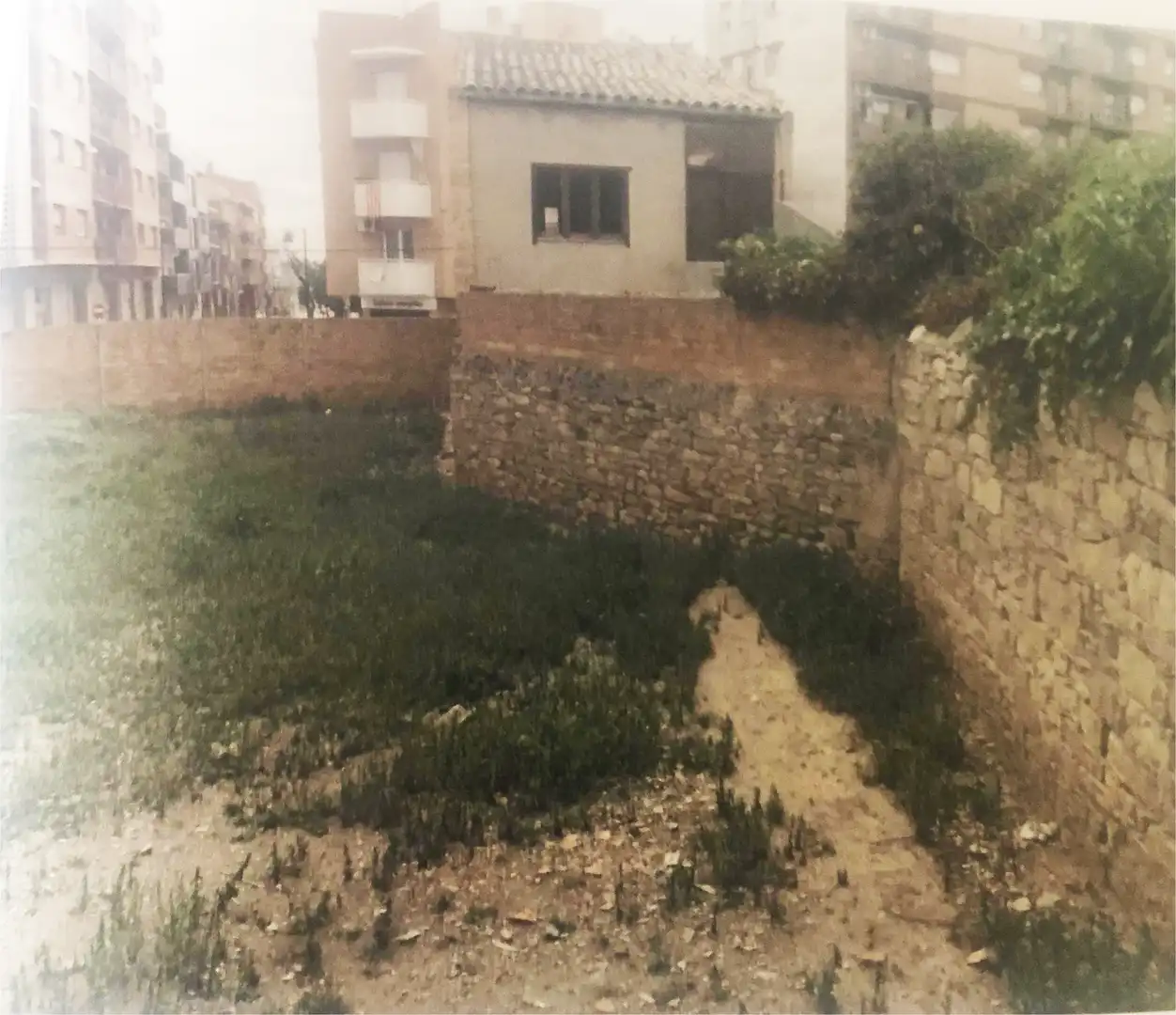 Terreny residencial en venda a Carrer de Santa Clara