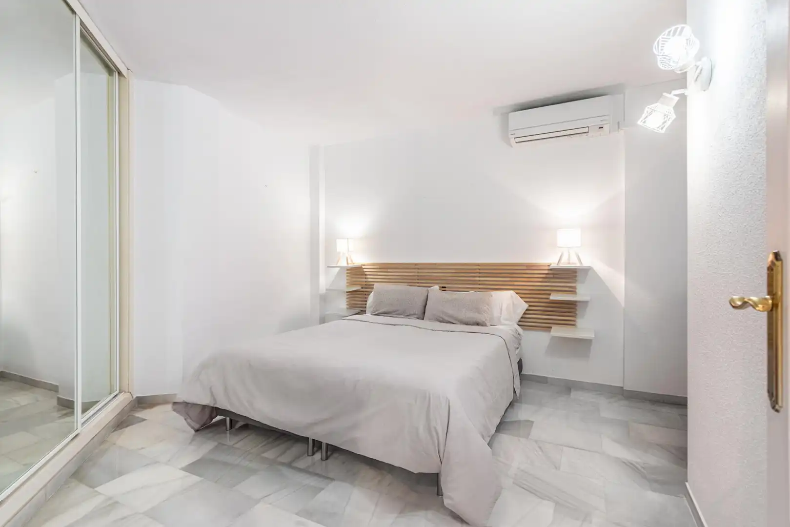 Schlafzimmer von Wohnungen zum Verkauf in Mijas mit Klimaanlage, Privatgarten und Möbliert