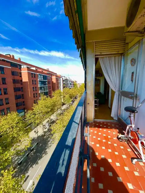 Vista exterior de Pis en venda en Madrid amb Calefacció, Terrassa i Moblat