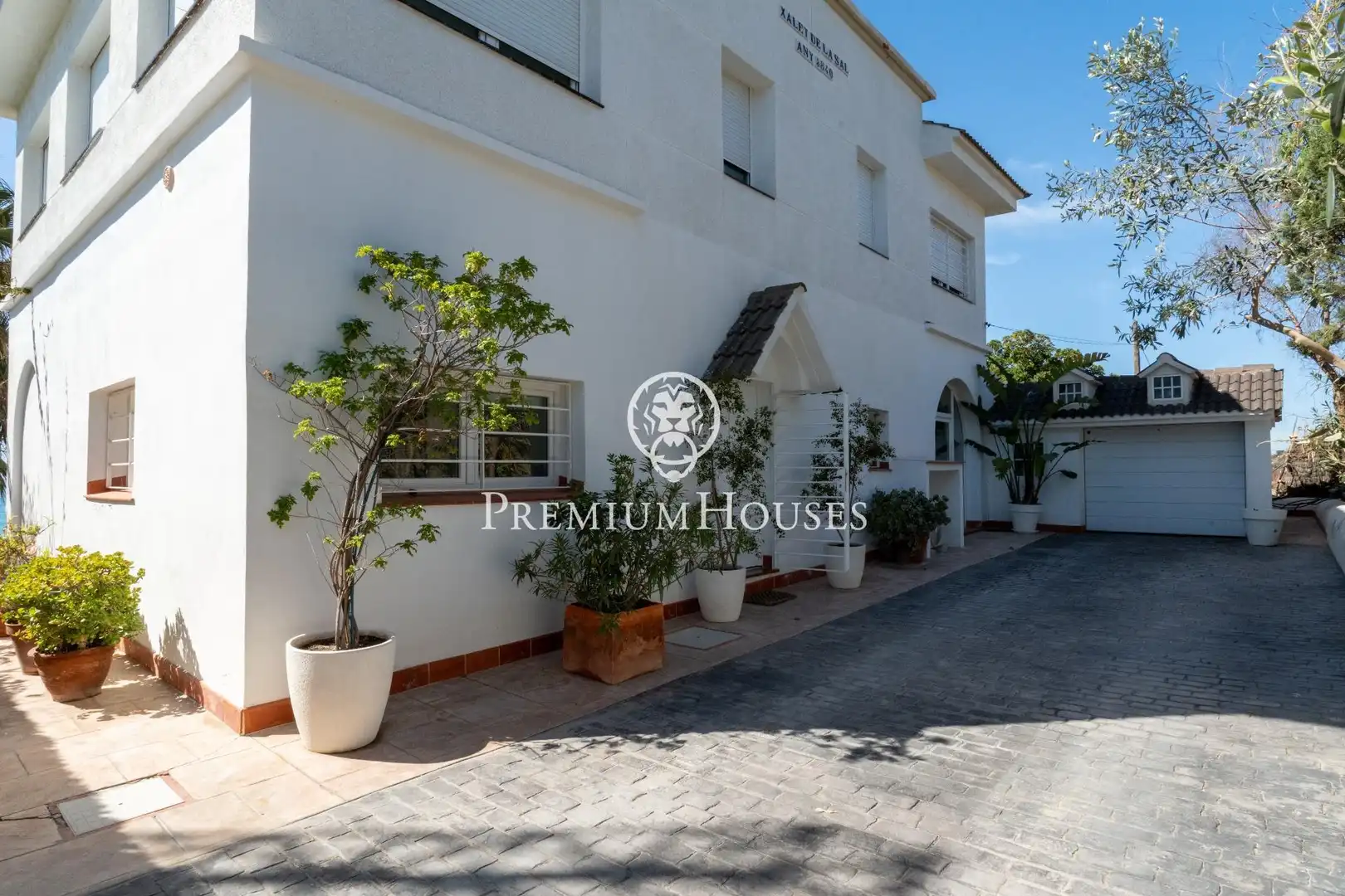 Exterior view of Houses for sale in Vilanova i la Geltrú  with Air Conditioner, Heating and Private garden