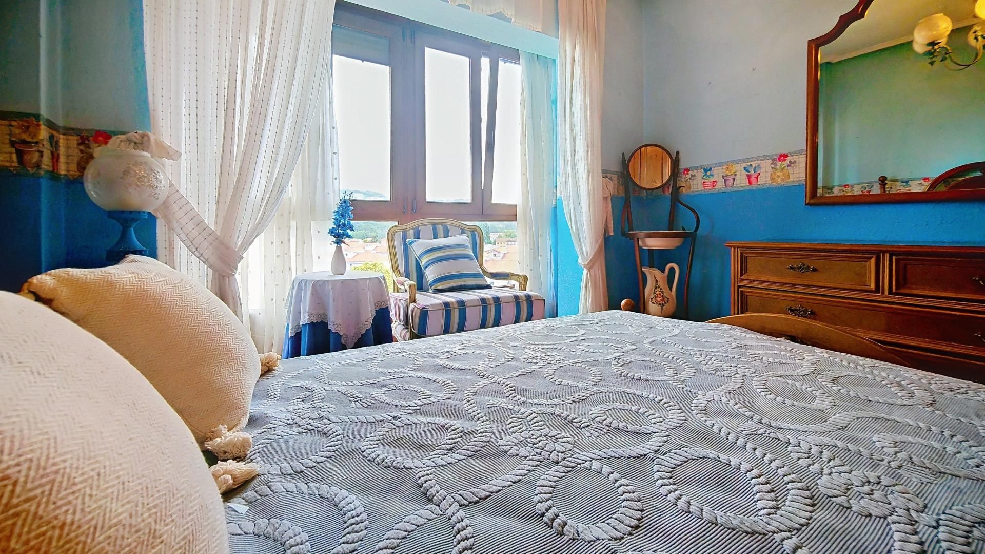 Bedroom of Flat for sale in Langreo  with Heating