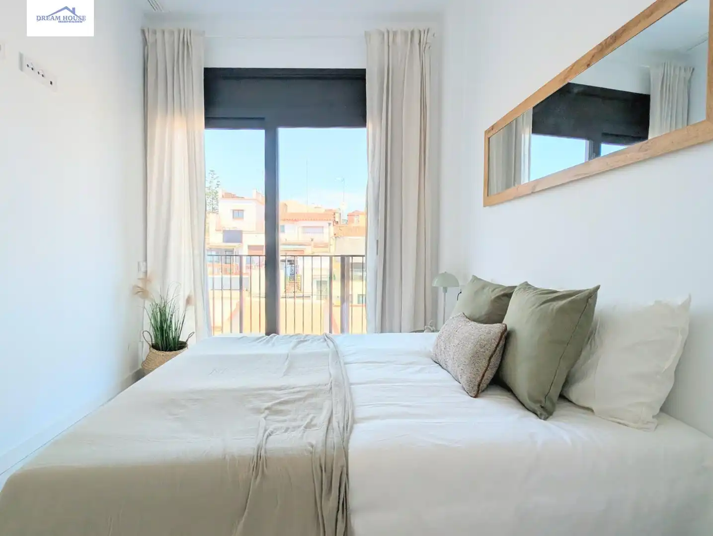 Schlafzimmer von Wohnungen zum Verkauf in Mataró mit Klimaanlage, Heizung und Balkon