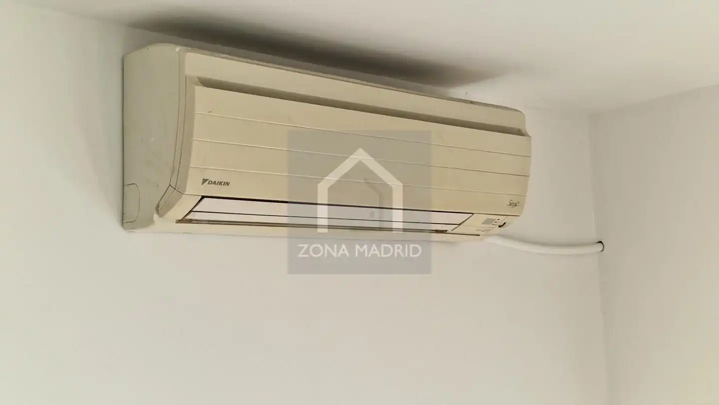 Vista exterior de Piso en venta en Madrid con Aire acondicionado, Terraza y Amueblado