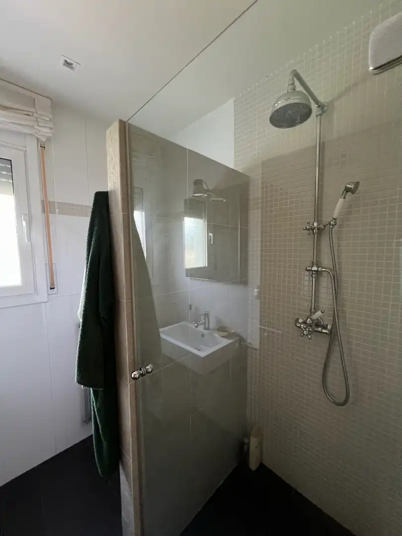 Badezimmer von Haus oder Chalet zum Verkauf in Mont-roig del Camp mit Klimaanlage, Heizung und Privatgarten