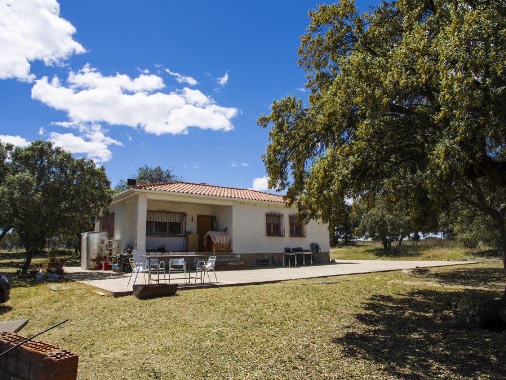 Exterior view of Country house for sale in Navalcarnero