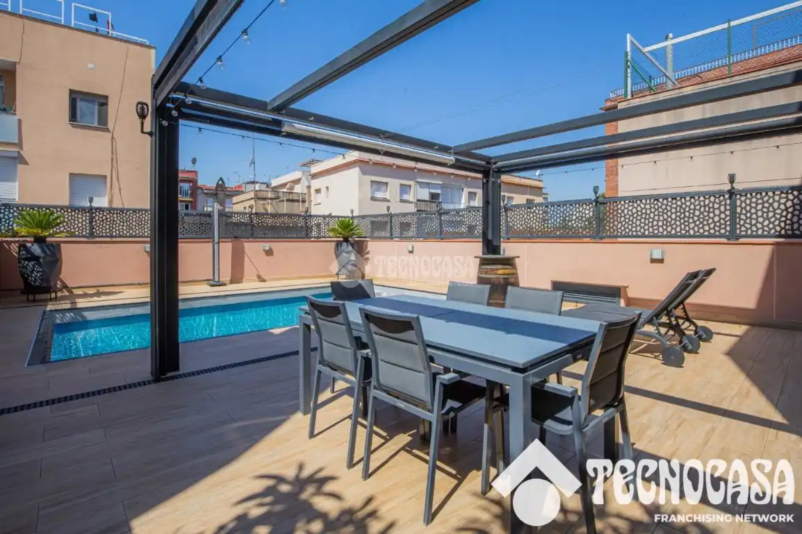 Terrassa de Casa o xalet en venda en Santa Coloma de Gramenet amb Aire condicionat, Calefacció i Terrassa