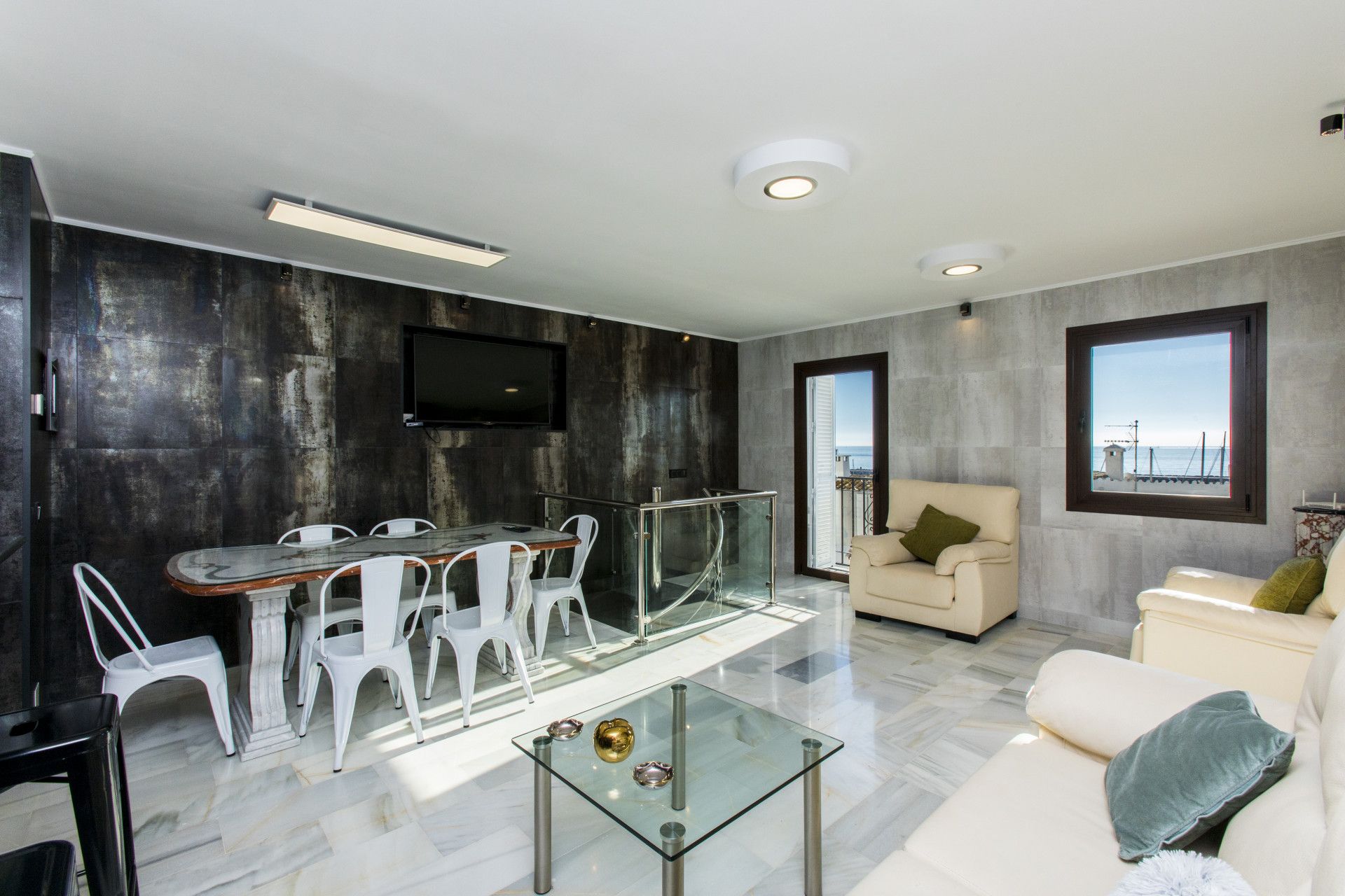 Sala d'estar de Dúplex en venda en Marbella amb Aire condicionat, Piscina i Moblat