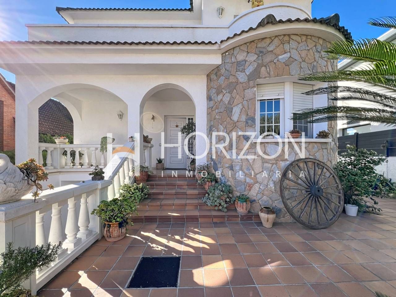 Vista exterior de Casa o xalet en venda en Viladecans amb Calefacció, Jardí privat i Terrassa