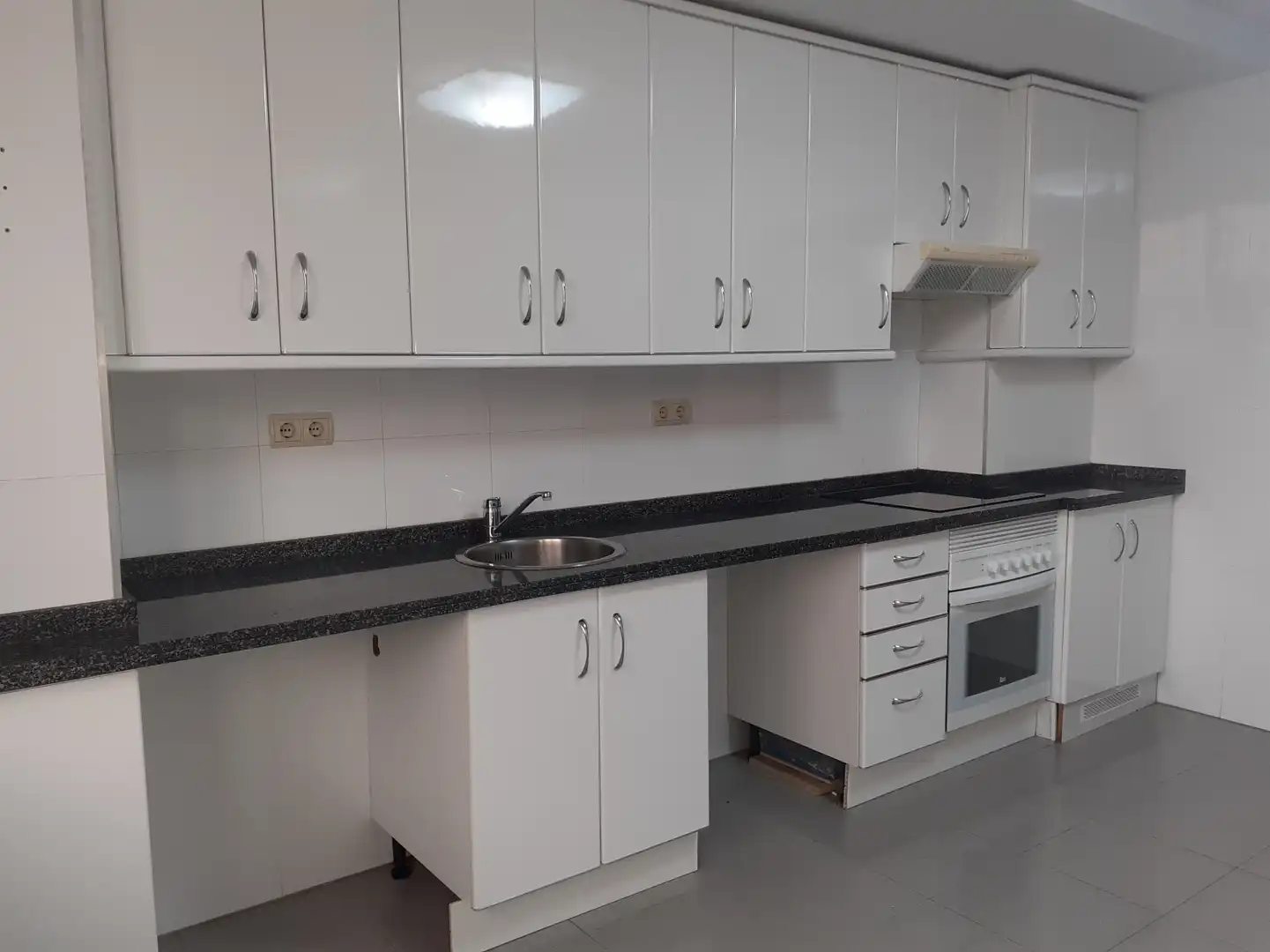 Cocina de Piso de alquiler en Gijón  con Calefacción