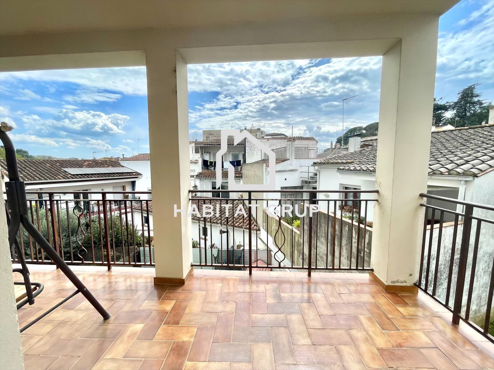 Vista exterior de Casa adosada en venda en Banyoles amb Aire condicionat, Calefacció i Jardí privat