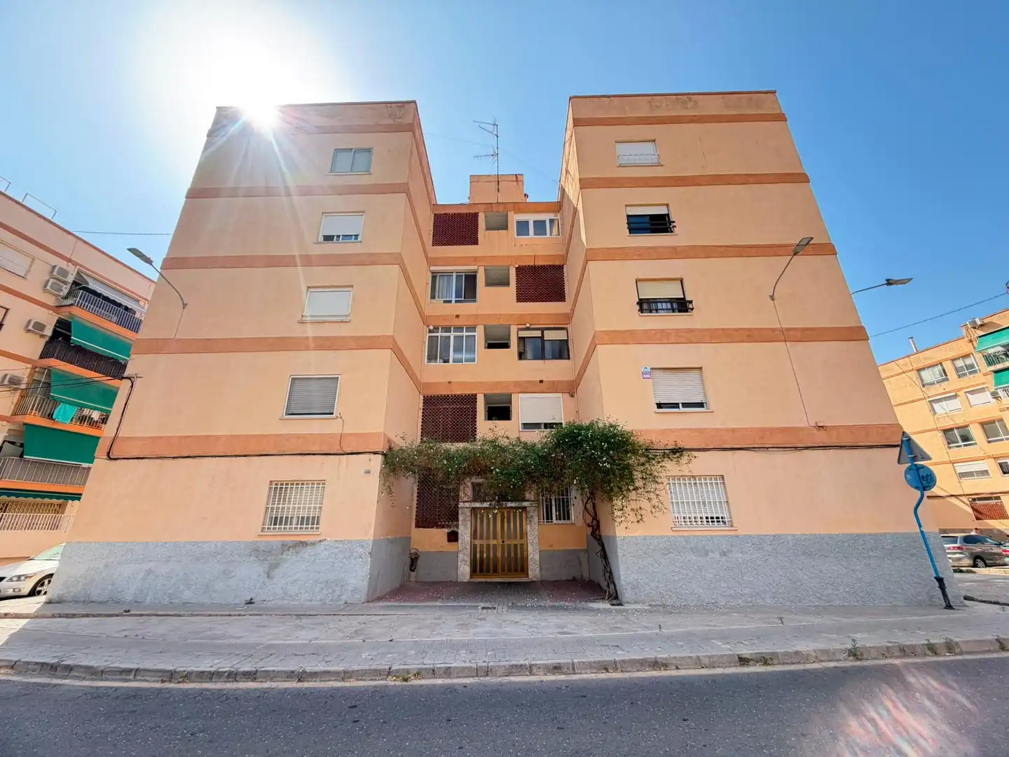 Vista exterior de Pis en venda en Alicante / Alacant amb Aire condicionat, Terrassa i Moblat