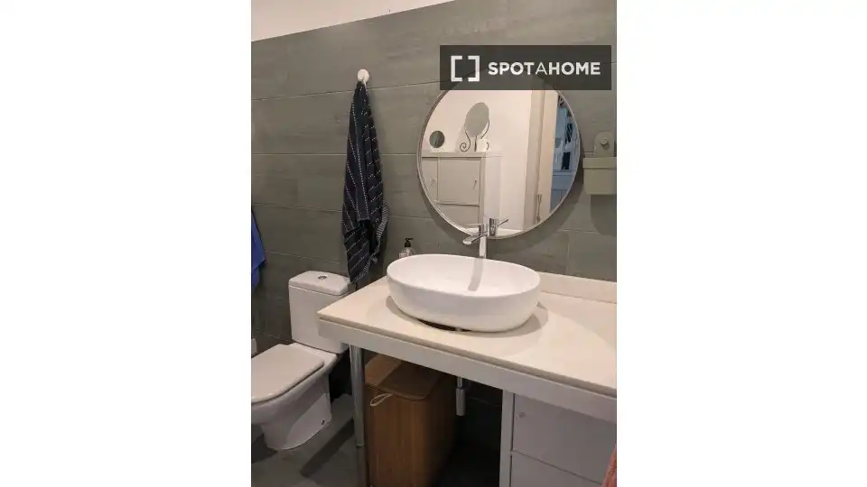 Bathroom of Flat for rent in Barcelona  with Air Conditioner, Heating and Furnished