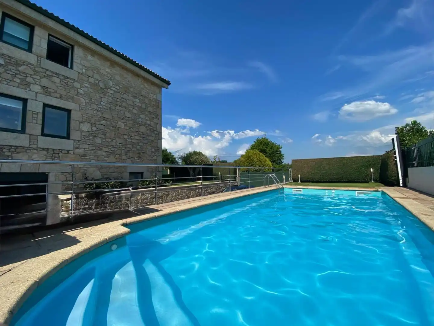 Piscina de Casa o xalet en venda en Santiago de Compostela  amb Terrassa, Piscina i Balcó
