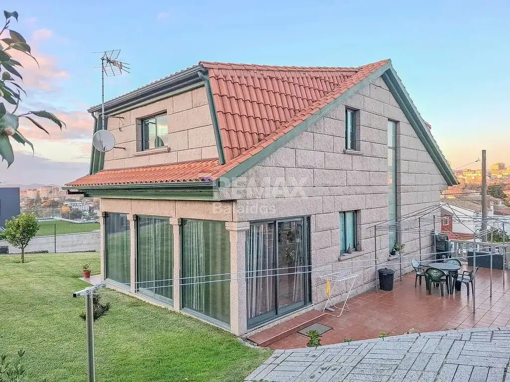 Exterior view of Houses for sale in Vigo   with Heating, Private garden and Parquet flooring