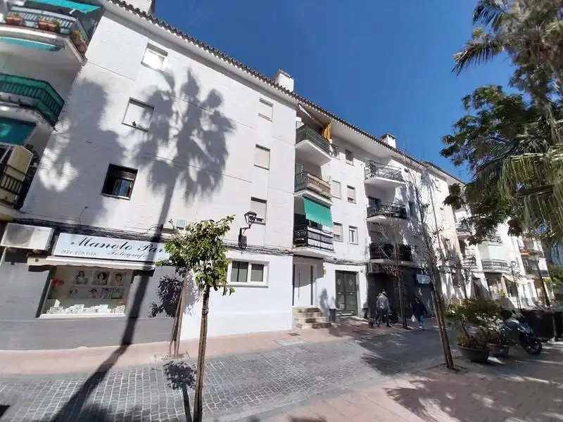 Vista exterior de Pis en venda en Estepona amb Terrassa