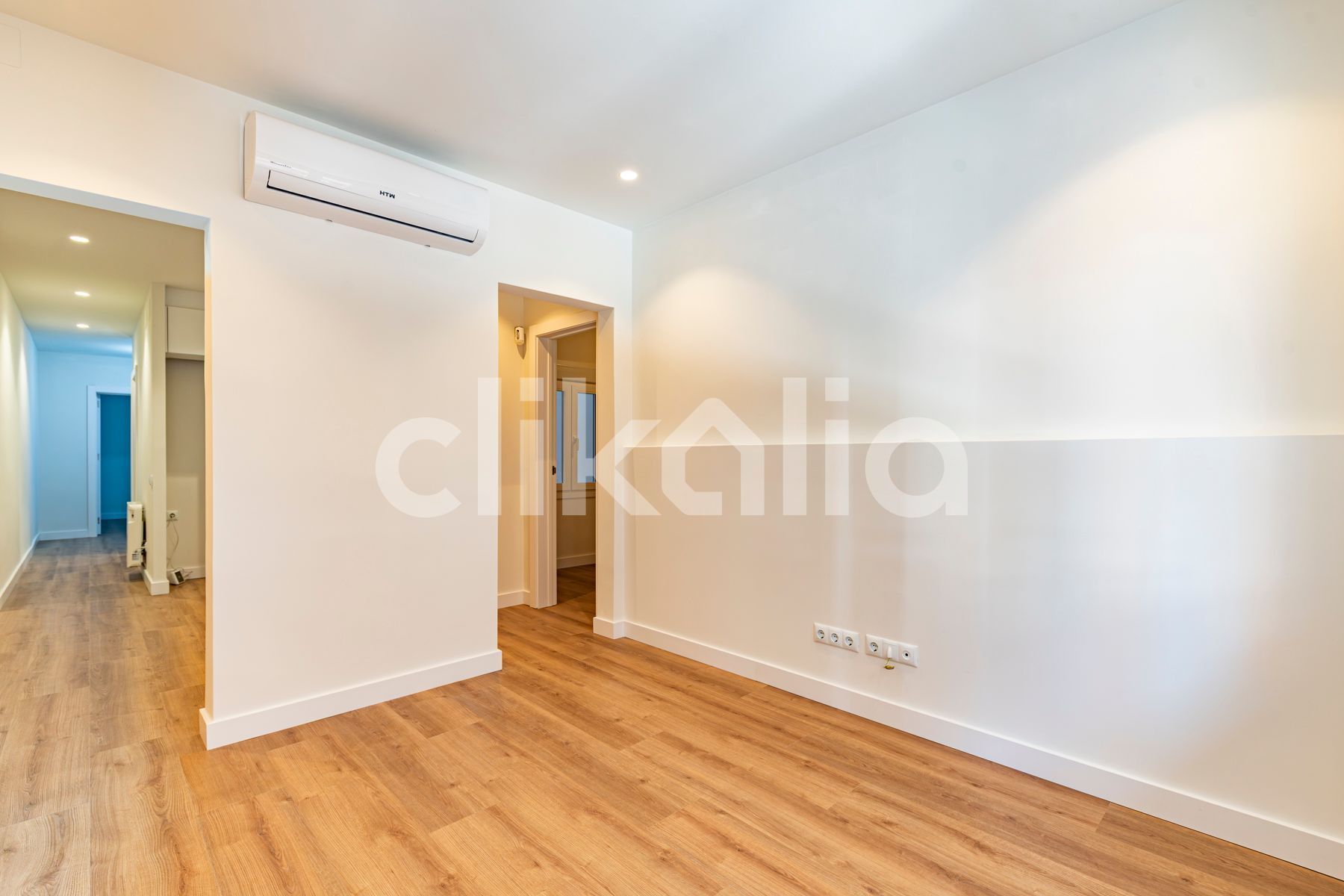 Flat for sale in  Barcelona Capital  with Air Conditioner and Heating