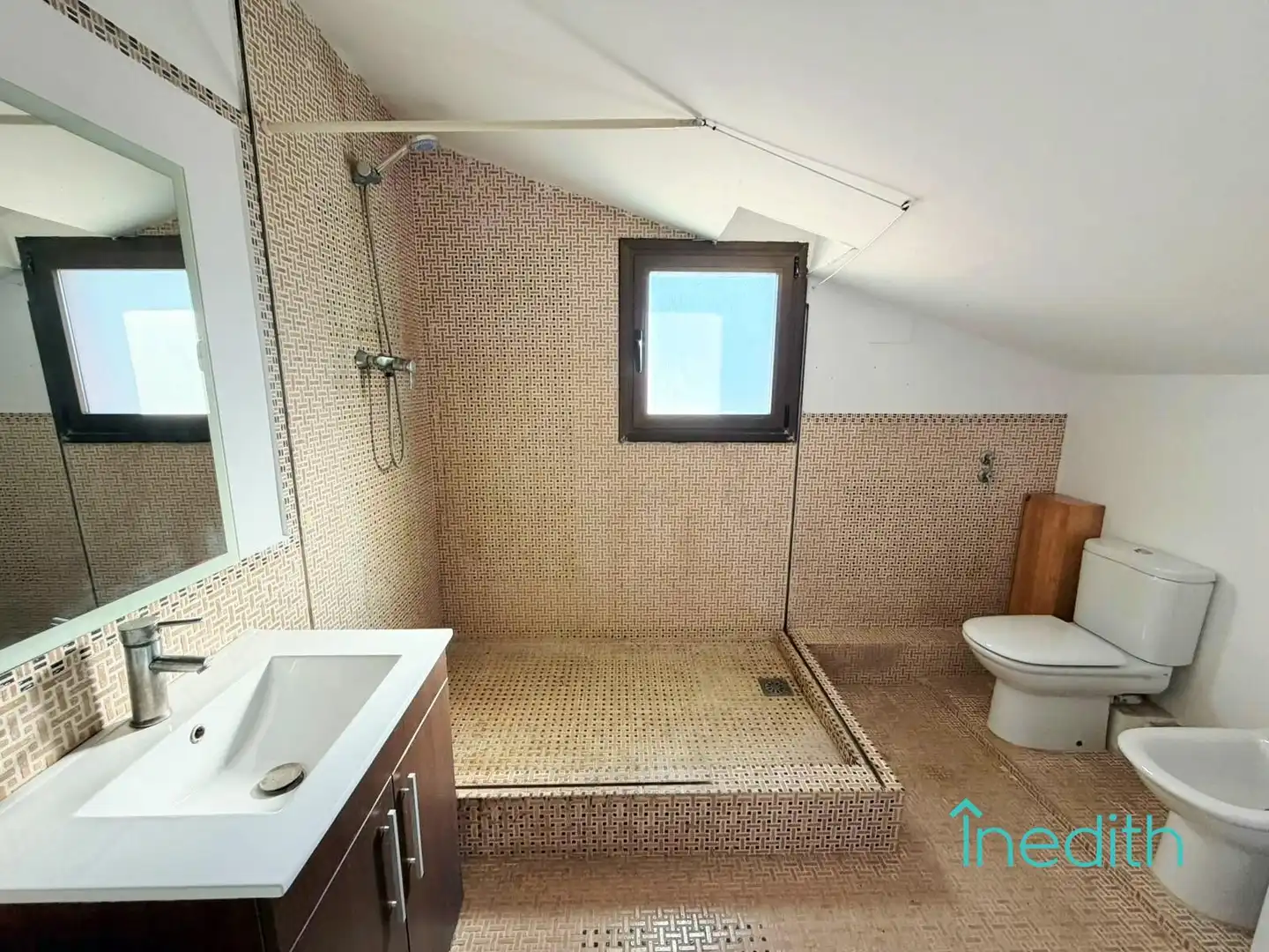Bathroom of Houses for sale in Castelldefels  with Air Conditioner, Heating and Private garden