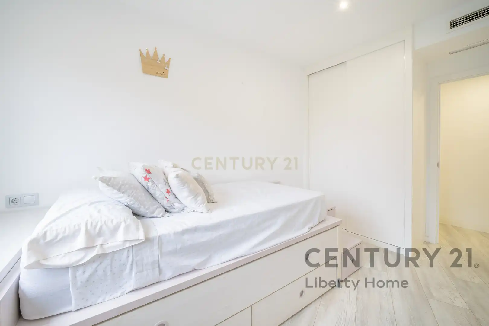 Bedroom of Apartments for rent in Valencia  with Air Conditioner, Private garden and Oven