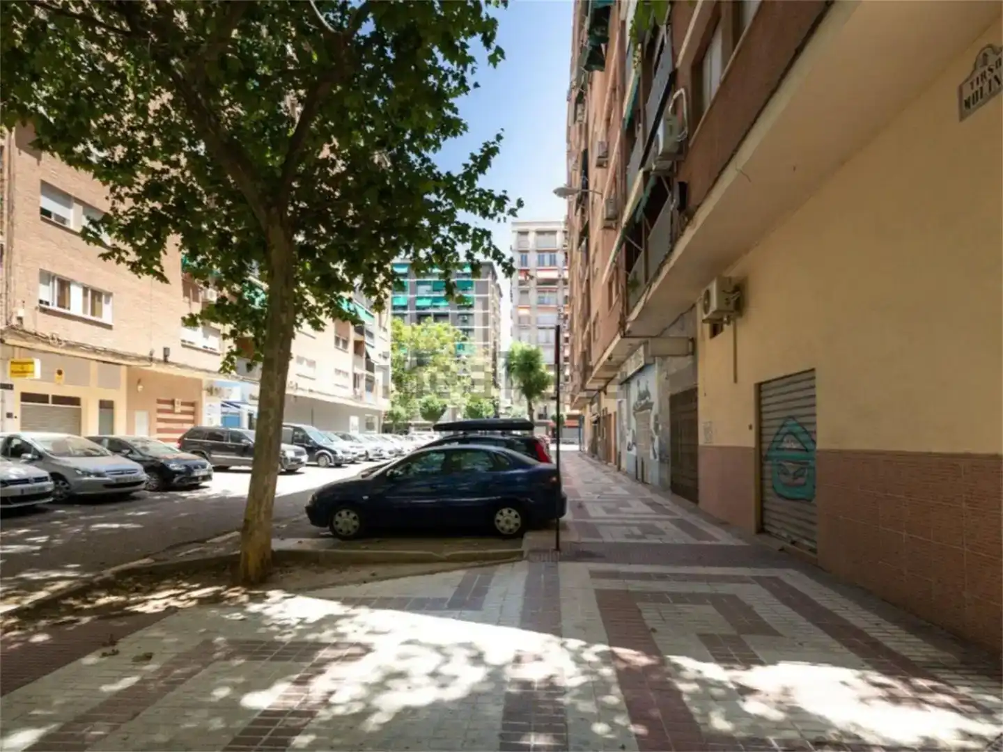 Vista exterior de Local de lloguer en Granada