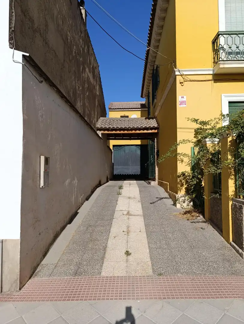 Exterior view of Houses for sale in Atarfe