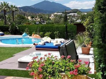 Casa amb piscina en venda a Nueva Andalucía