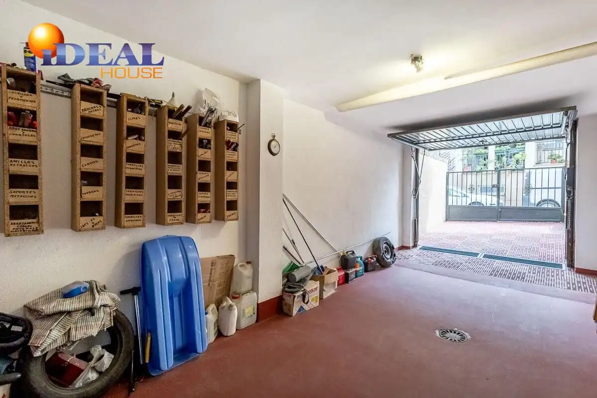 Casa aparellada amb terrassa en venda a Camino CEMENTERIO, imagen 36
