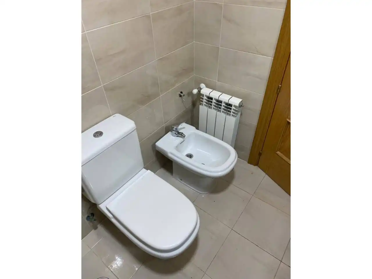 Baño de Piso de alquiler en Ocaña con Calefacción, Jardín privado y Parquet