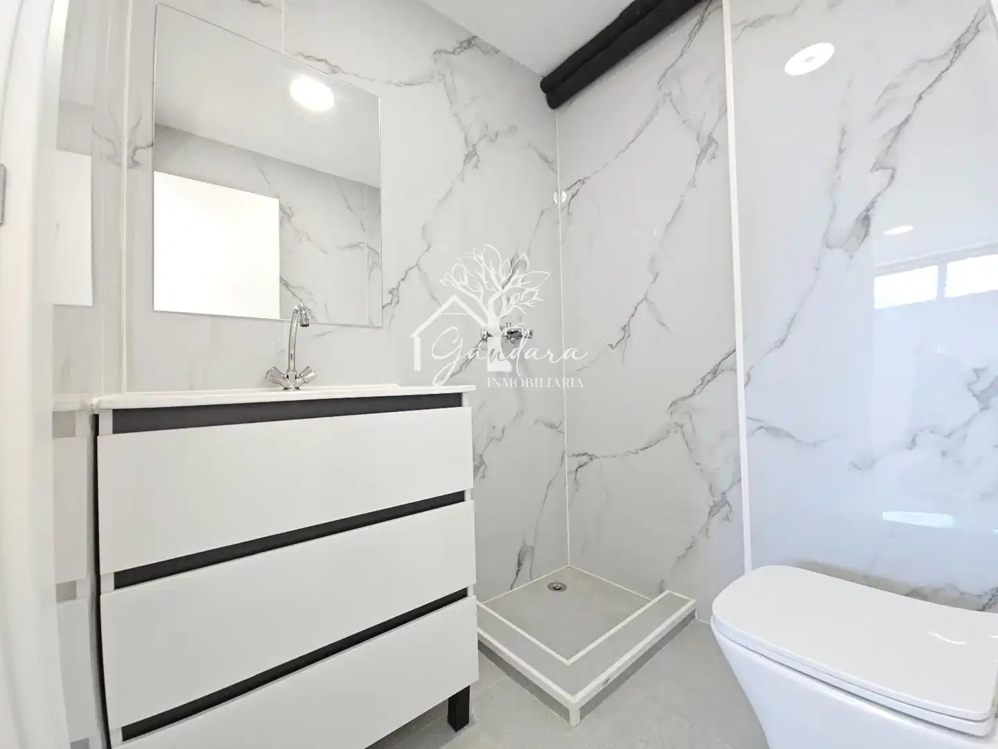 Bathroom of Commercial properties for rent in Ferrol