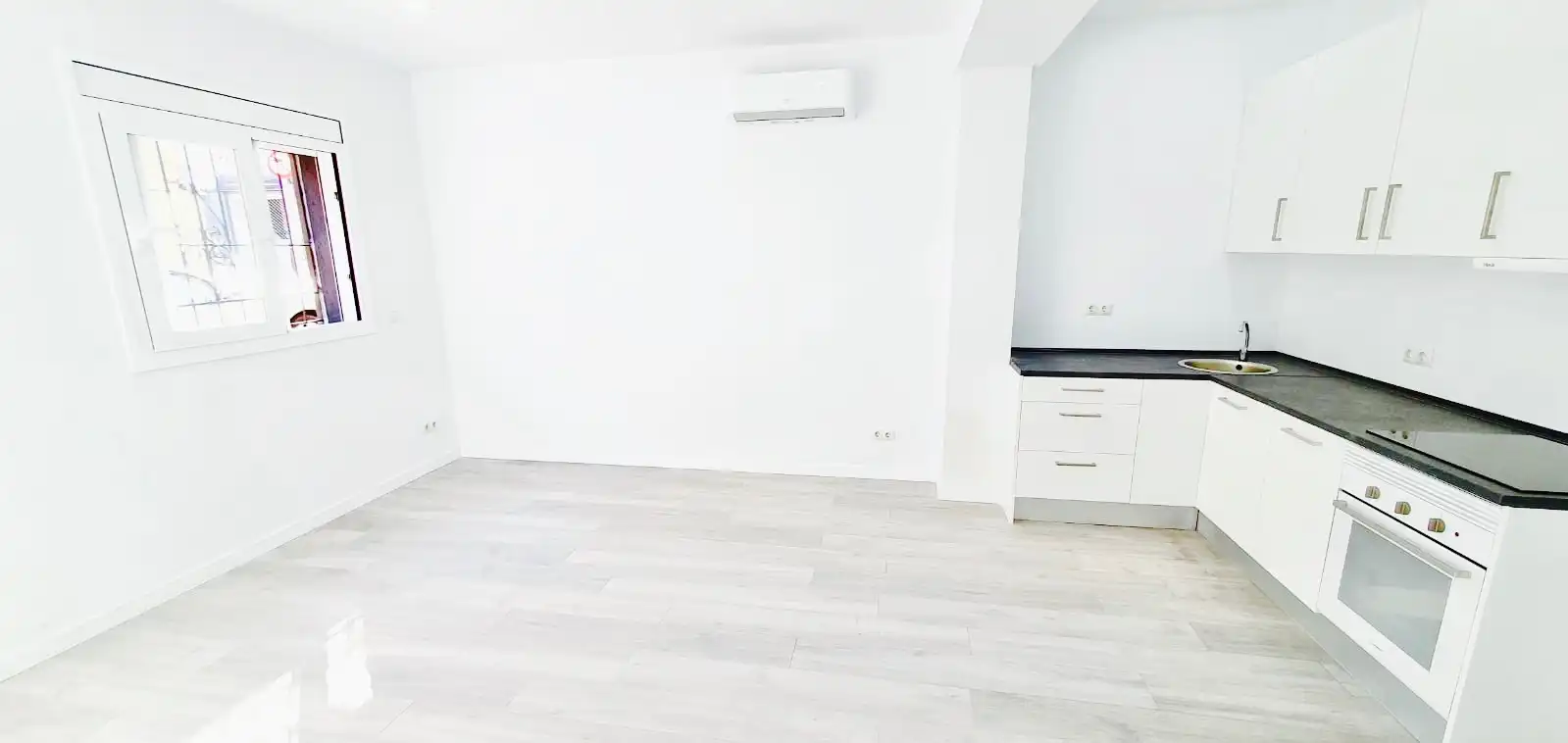Flat for rent in  Barcelona Capital  with Parquet flooring, Storage room and Oven