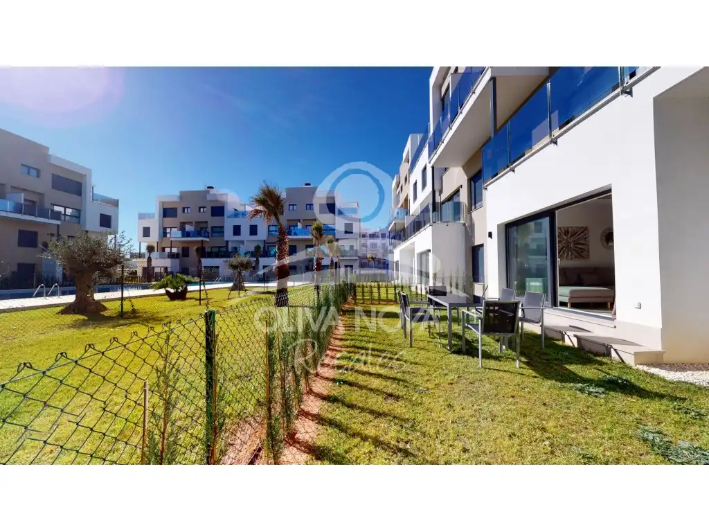Vista exterior de Apartament en venda en Oliva amb Aire condicionat, Jardí privat i Piscina