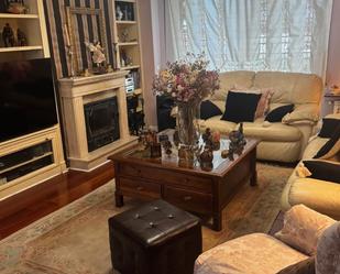 Sala d'estar de Casa adosada en venda en Getafe amb Aire condicionat, Calefacció i Jardí privat