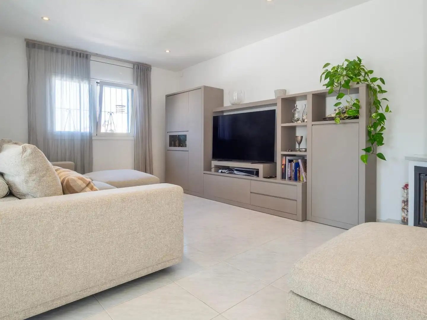 Sala de estar de Casa o chalet en venta en L'Escala con Aire acondicionado, Calefacción y Terraza