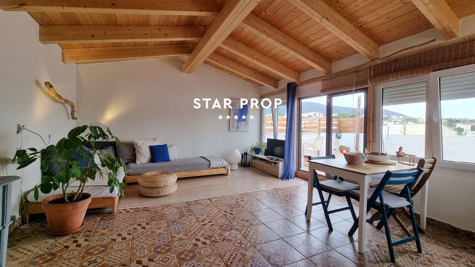 Vista exterior de Àtic en venda en Llançà amb Aire condicionat, Calefacció i Terrassa