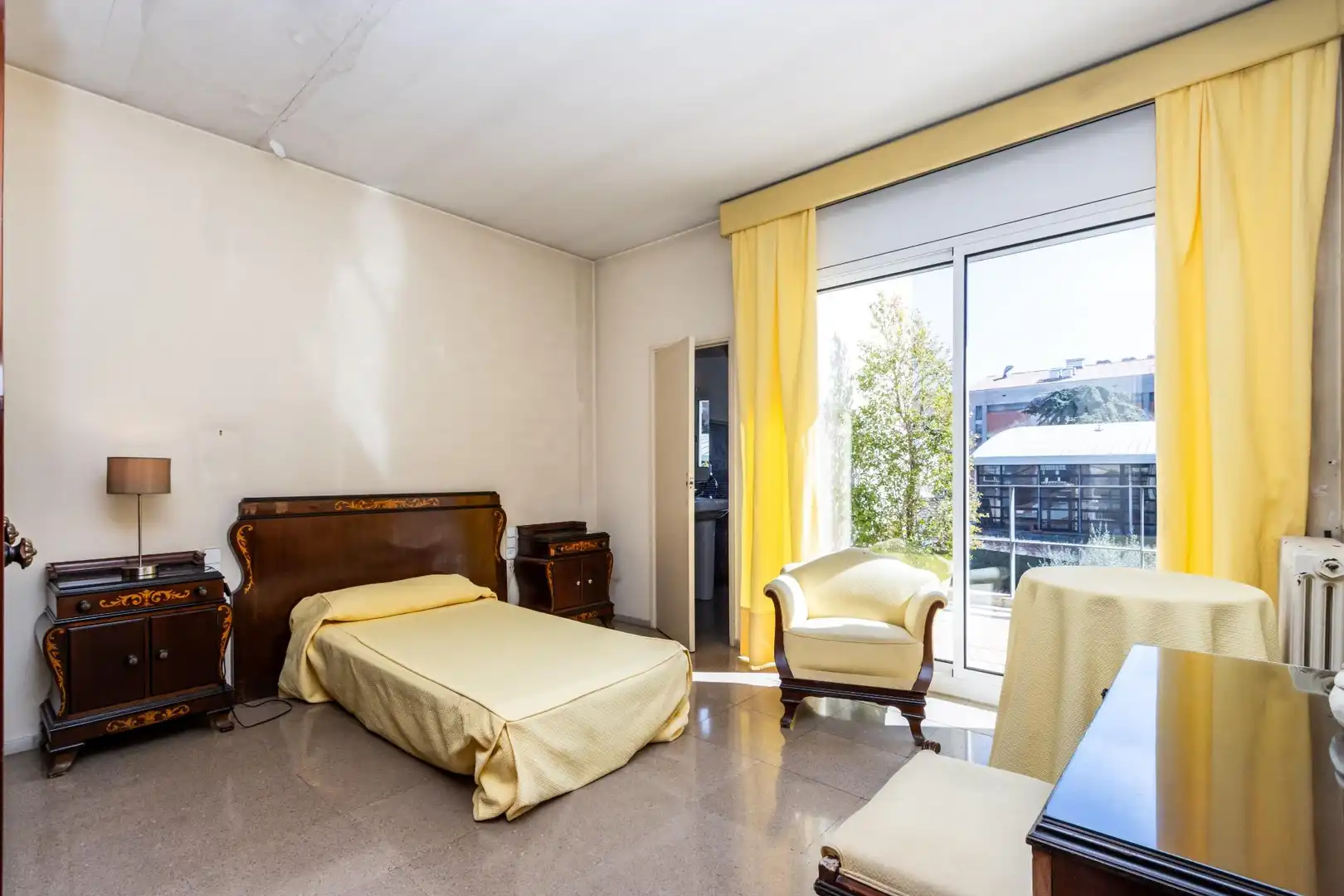 Habitación de Casa adosada en venta en Sabadell con Piscina comunitaria
