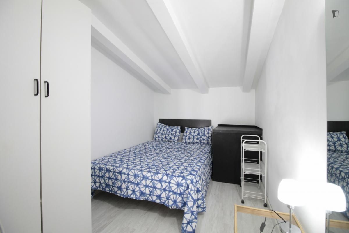 Study to rent in Puerta del Ángel