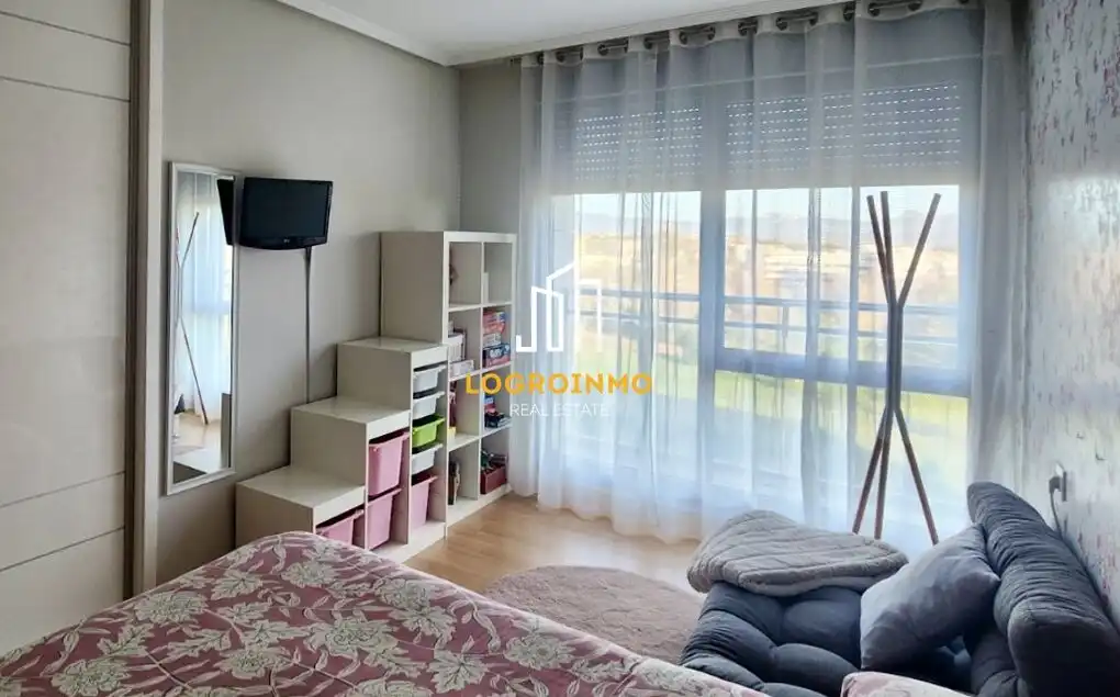 Schlafzimmer von Wohnung zum Verkauf in  Logroño mit Klimaanlage, Heizung und Terrasse