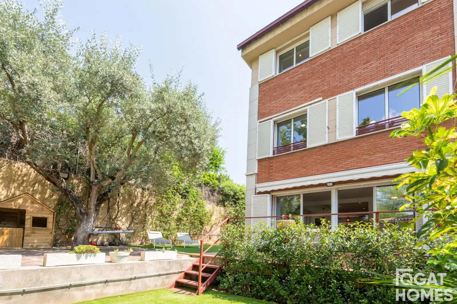 Vista exterior de Casa adosada en venta en Sant Cugat del Vallès con Aire acondicionado, Calefacción y Trastero