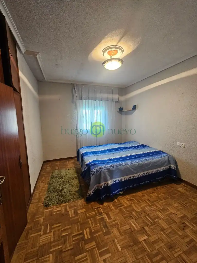 Dormitori de Casa o xalet en venda en Sariegos amb Calefacció, Terrassa i Balcó