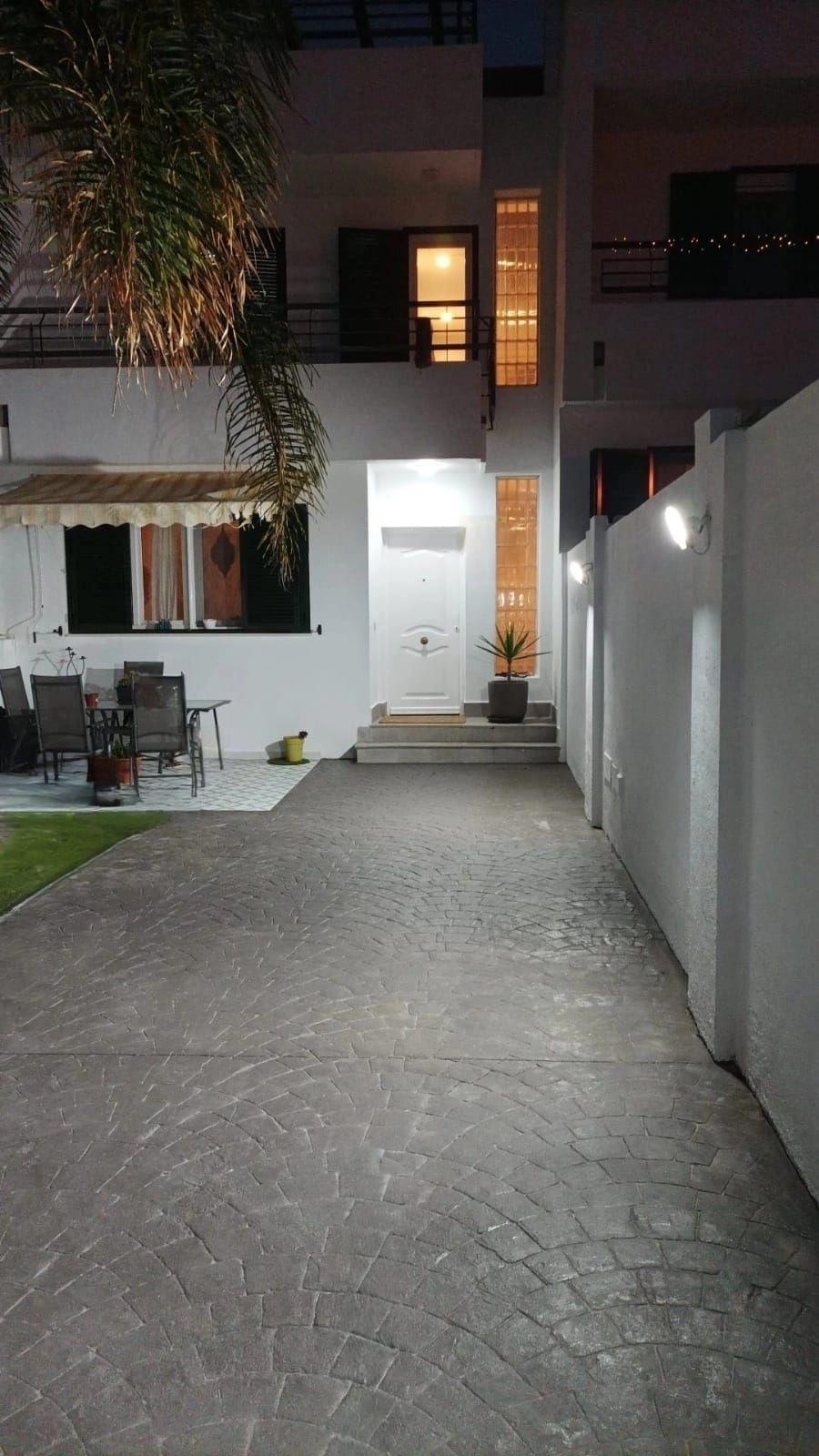 Casa adosada de alquiler en La Línea de la Concepción con Jardín privado, Terraza y Amueblado