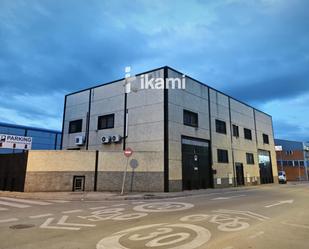 Vista exterior de Nau industrial en venda en Leganés