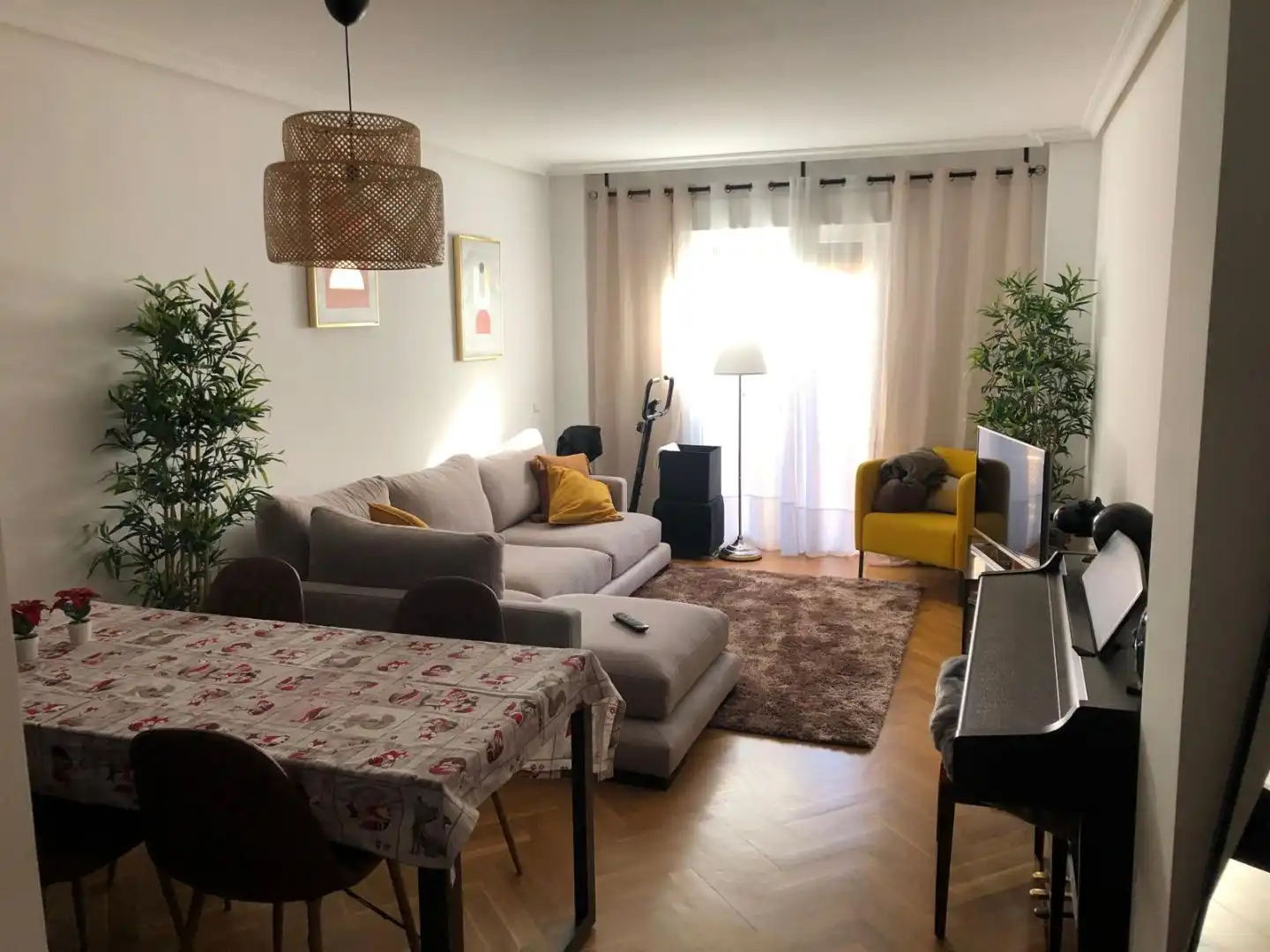 Sala d'estar de Pis en venda en Pozuelo de Alarcón amb Aire condicionat, Terrassa i Balcó