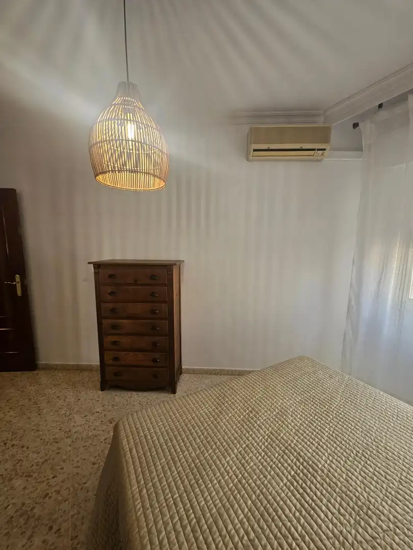 Schlafzimmer von Wohnung zur Miete in Dos Hermanas mit Klimaanlage, Terrasse und Möbliert
