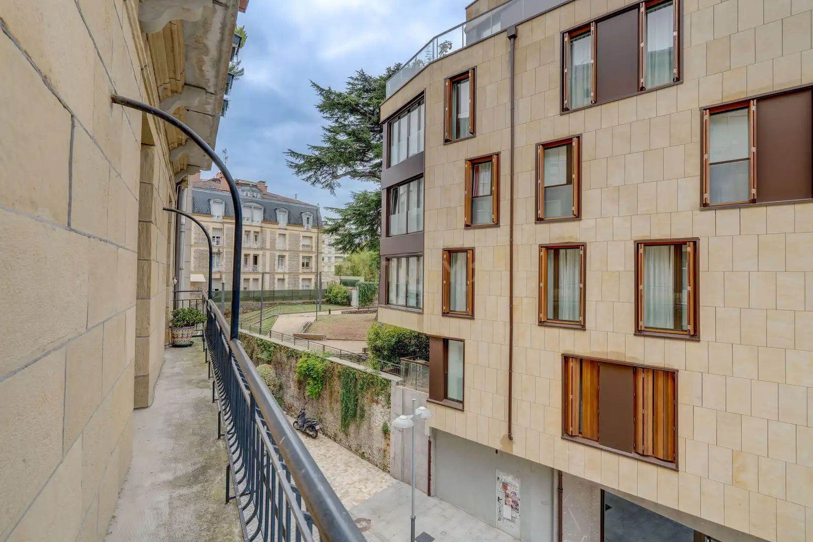 Vista exterior de Apartament en venda en Irun  amb Traster i Balcó